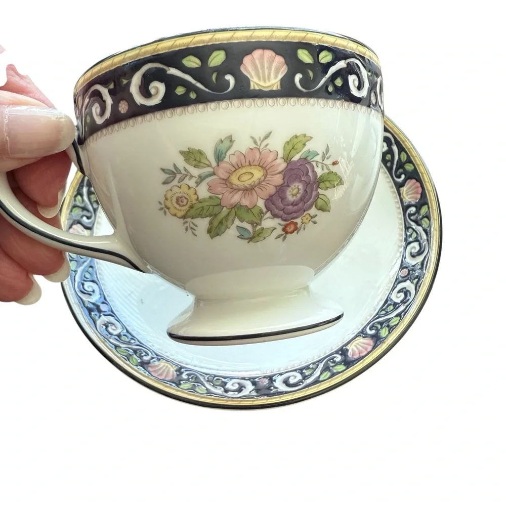 2 Wedgwood Runnymede Tea Cups and Saucers Bone China